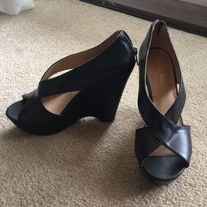 Black wedges